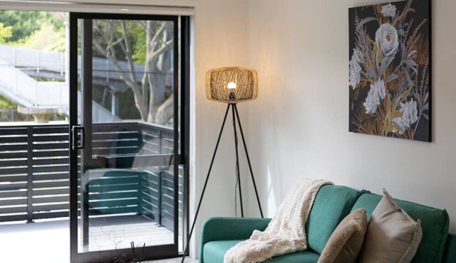 Rainey Lane Delight: 2BR Escape