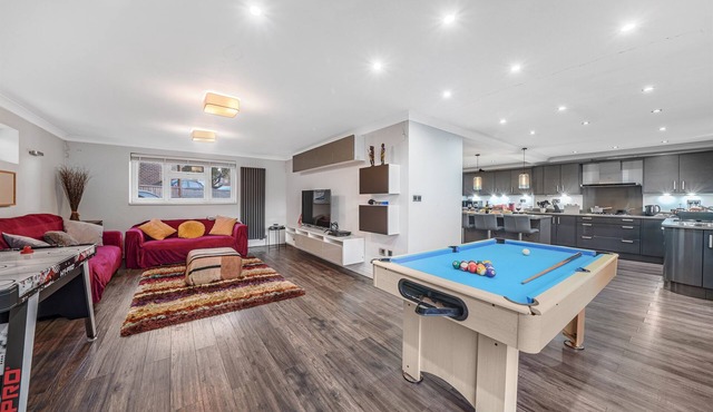 Rainfall Shower | Pool/Snooker | x 4 Cars