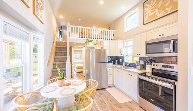 Rainforest Retreat Tiny Home: Bohemian Cottage