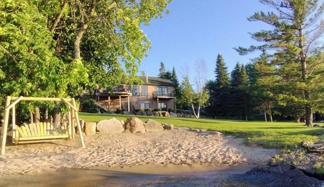 Rainy Dream Vacation - Spacious accomodations, large yard, incredible view!