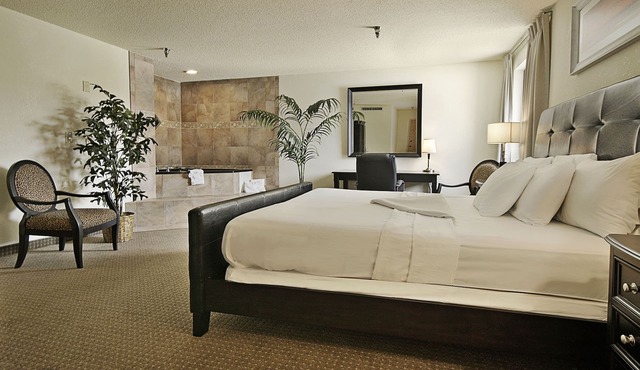 Ramada by Wyndham Bettendorf