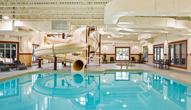 Ramada by Wyndham Drumheller Hotel & Suites
