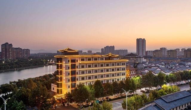 Ramada Encore by Wyndham Linqu Downtown