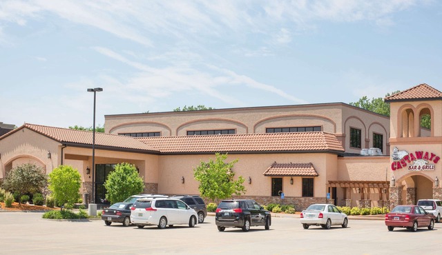 Ramada Tropics Resort & Conf Center by Wyndham Des Moines