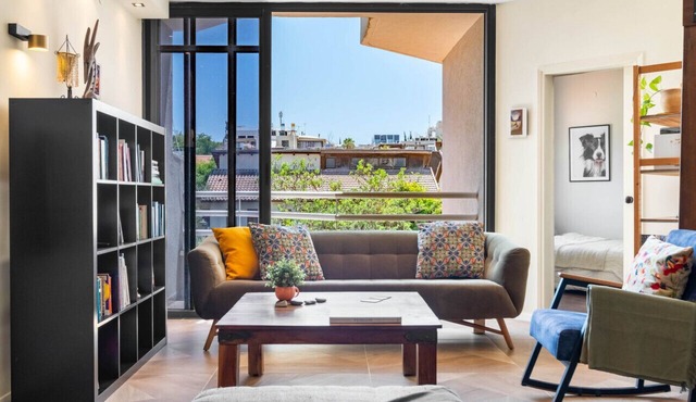 Ramat Hasharon Duplex Rooftop Oasis with Shelter