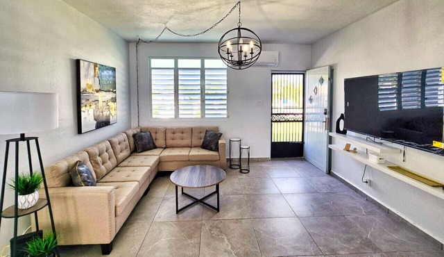 Ramey Base: 2 Mins-Airport/Beach/Golf/King Bed