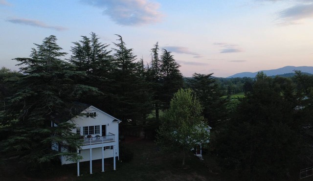 Ramsay Estate Carriage House – Luxury Retreat with Mountain Views