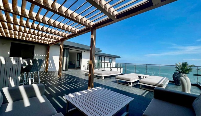 Ramsgate Stunning Penthouse With SeaViews And Free Parking