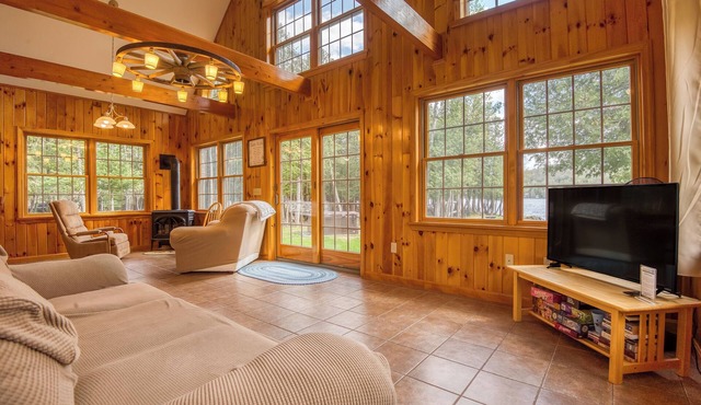 Rangeley Lake House in Oquossoc Cove, with hot tub