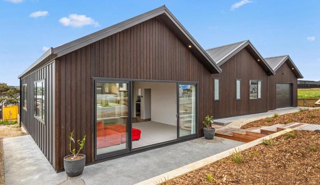 Rangitahi Retreat - Raglan Holiday Home