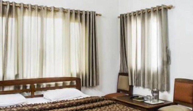 Ranikhet Grand Hotel
