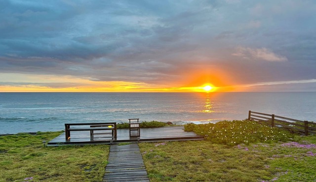 Rare Ocean-front near San Francisco. Sunsets, whale watching in seaside luxury