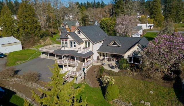 Rare Victorian & Modern Luxury Getaway+Water Views