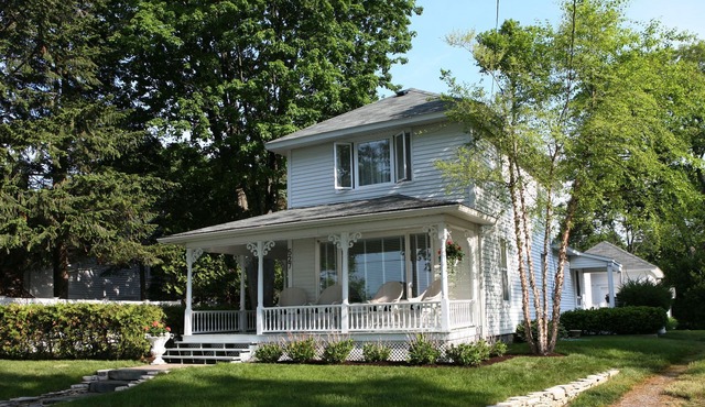 Rarely Available Vintage East Bluff Drive Cottage