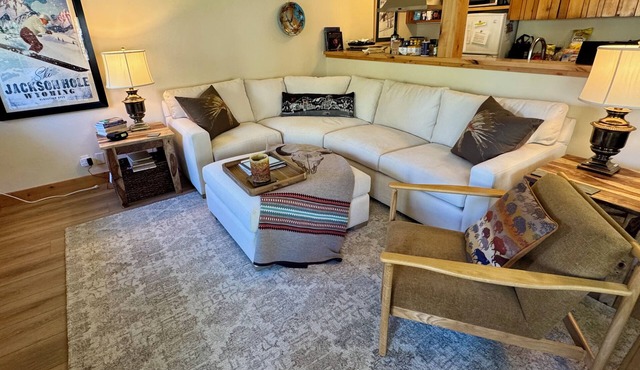 RASPBERRY MOOSE Tranquil One-Bedroom Corner Unit in The Aspens with Wildlife!