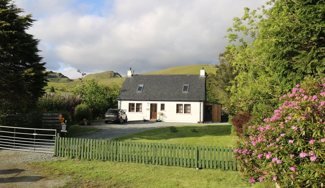 Raven Cottage in beautiful Glen Eynort near Carbost. 3 bedrooms, 6 people.