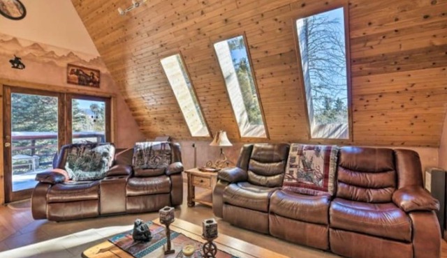 Raven’s Nest Cabin with Glowing Bocce Ball Court