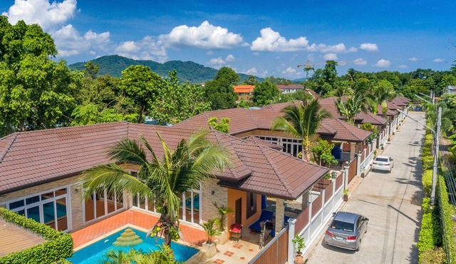 Rawai Private Villas - Pool and Garden