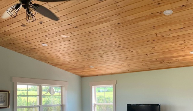 Rayner's Riverview Cottage - Sharing a piece of our island with you!