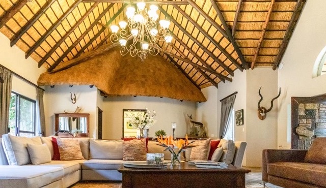 Re a Lora Lodge