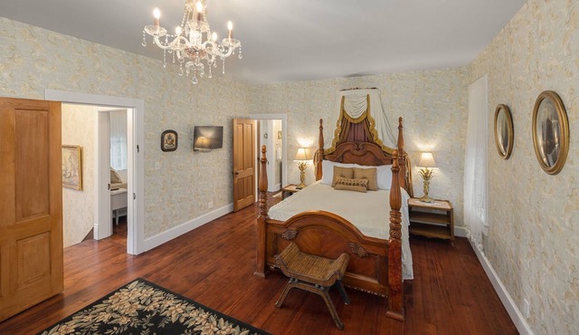 READ DESCRIPTION-TWO ROOM SUITE ONLY-1890s Victorian-Tillamook-Goodspeed House