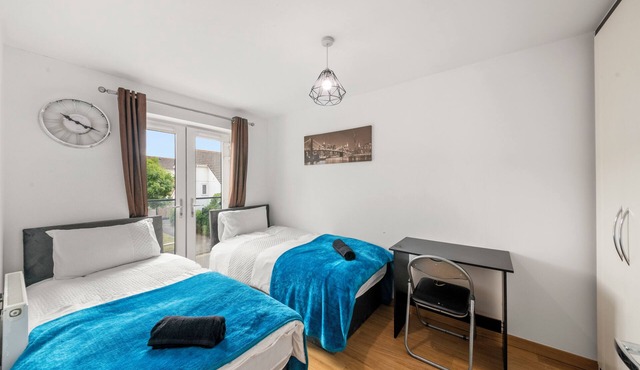 Reading Centre serviced accommodation-Corporate Business Families-Parking