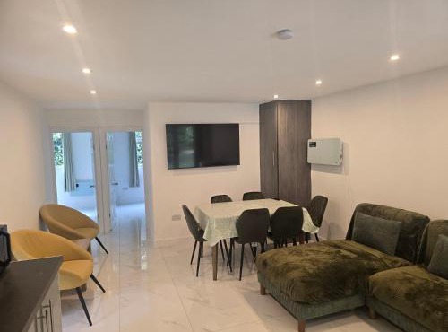Reading three bedroom luxury chalet