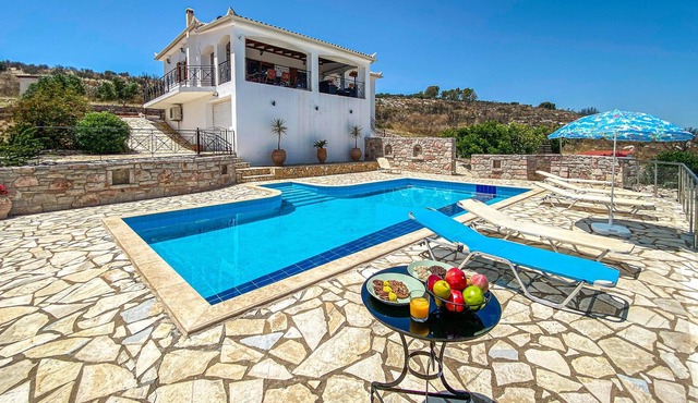 Ready for a dream vacation? Come to this beautiful vacation accommodation in Koroni and enjoy this l