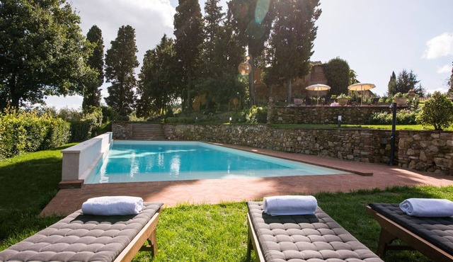 Really nice villa 8, not far from the village. Pool, marvellous garden.