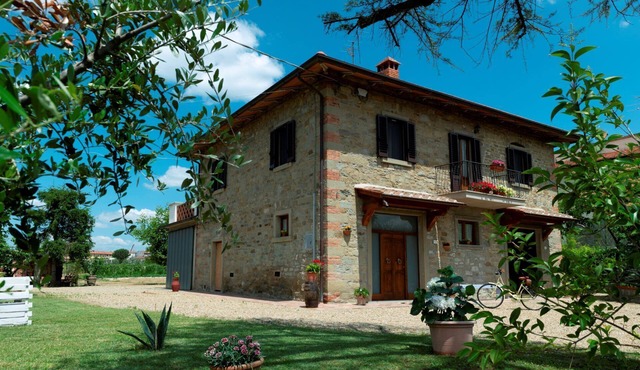 Recently restored stone villa with private pool, ideal for couples of friends or families wishing to