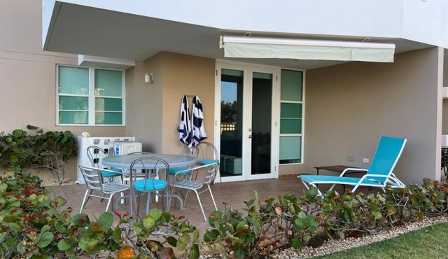 Recently remodeled 2 bed/2bath apartment 5 minutes walking distance to the beach