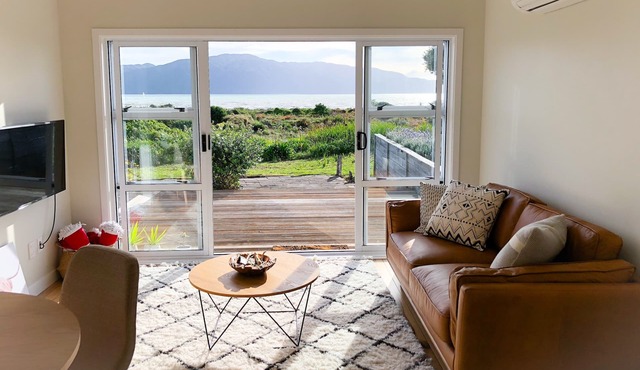 RECENTLY RENOVATED PROPERTY RIGHT ON THE SAND! NEW DECK AND FREE WIFI!