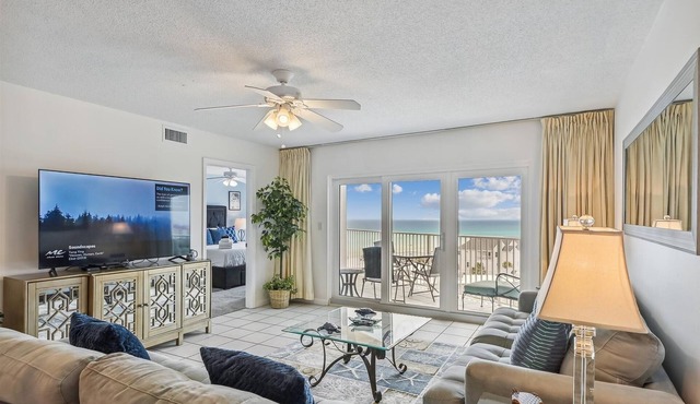 Recently renovated 2 bedroom/2 bath on 7th floor! by RedAwning