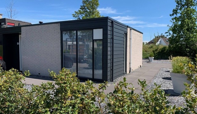 Recently renovated with sauna, modern furnished, lots of comfort and nice landscaped outdoor surroundings that blend seamlessly into the natural environment.