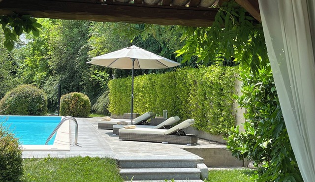 Recently Tastefully Renovated Luxury Country House with Stunning Views
