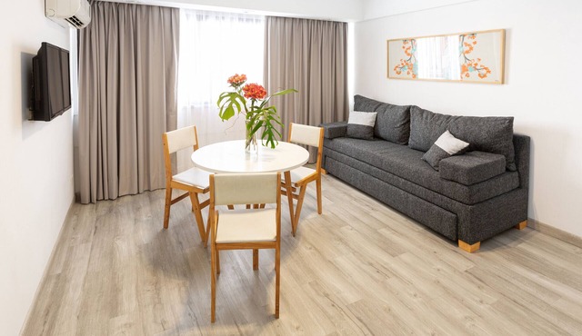 Recoleta Chic: apartment steps from Arroyo Street