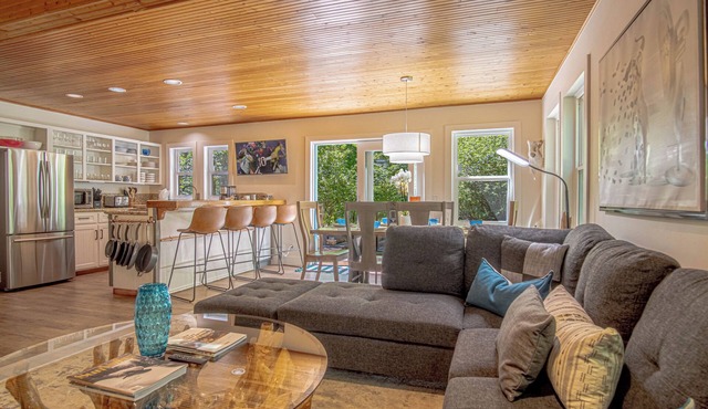 Red Elephant 4BR - Fire Pit - River & Downtown