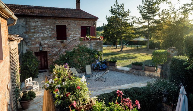Red Heart - relax with those you love in Tuscany.