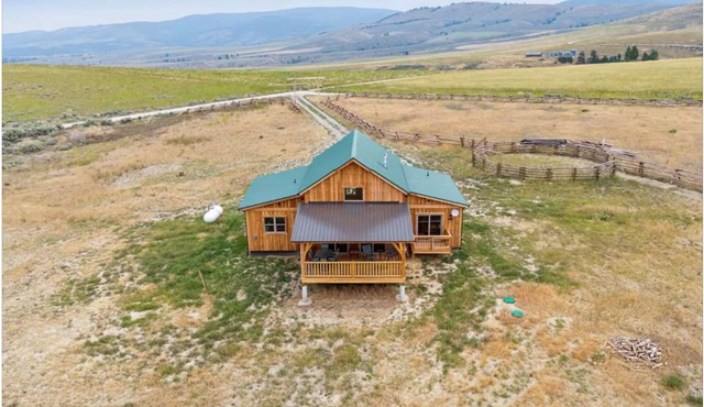 Red Mountain Ranch with Bitterroot Views in charming Stevensville