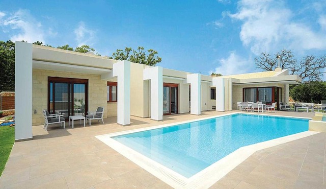 Red Oak Tree Villa