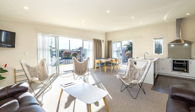 Red Robin – Spacious Wine Country Home, Walk to Town Centre