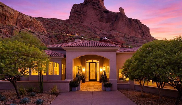 Red Rock - Pool & Spa - In Paradise Valley