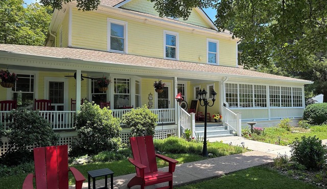 Red Rocker Inn