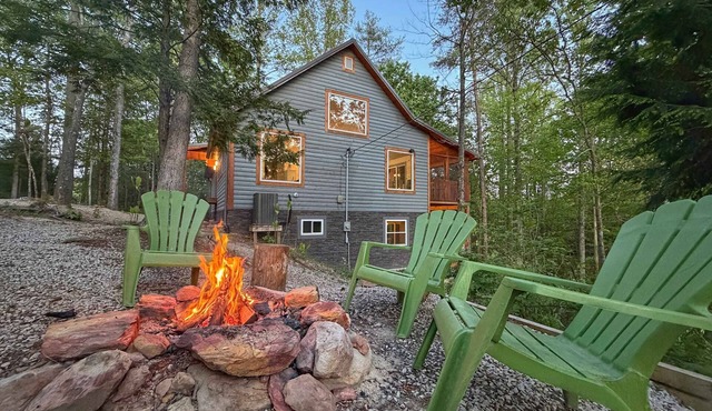 Red Route One - Mega LUX Cabin - Hot Tub - Pool Table - Central Location