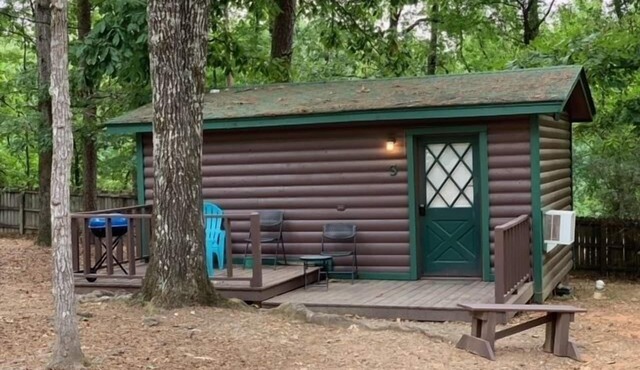Redbud Rest | Sleeps 4 | Cozy Studio Cabin Near Beavers Bend