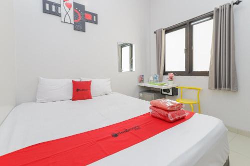 RedDoorz at K23 Rungkut Madya