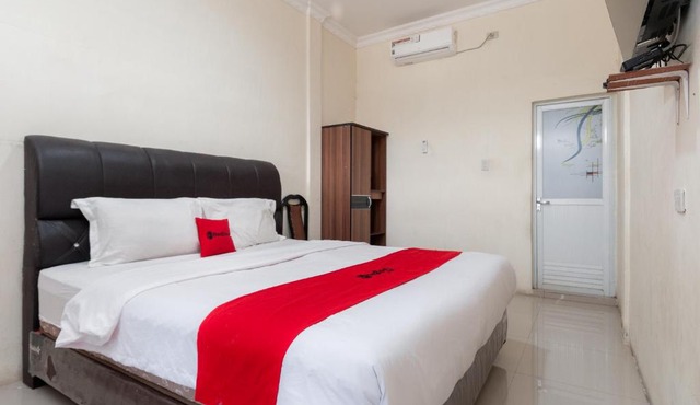 RedDoorz at Samuel Homestay Pematangsiantar
