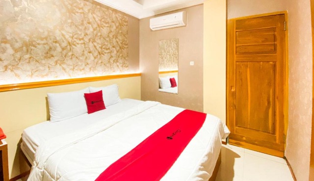 RedDoorz at The Canal Homestay Probolinggo