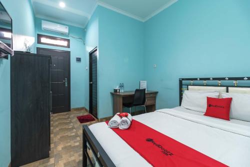 RedDoorz near RSUD Koja