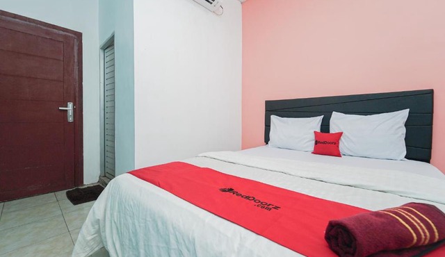 RedDoorz near Universitas YARSI